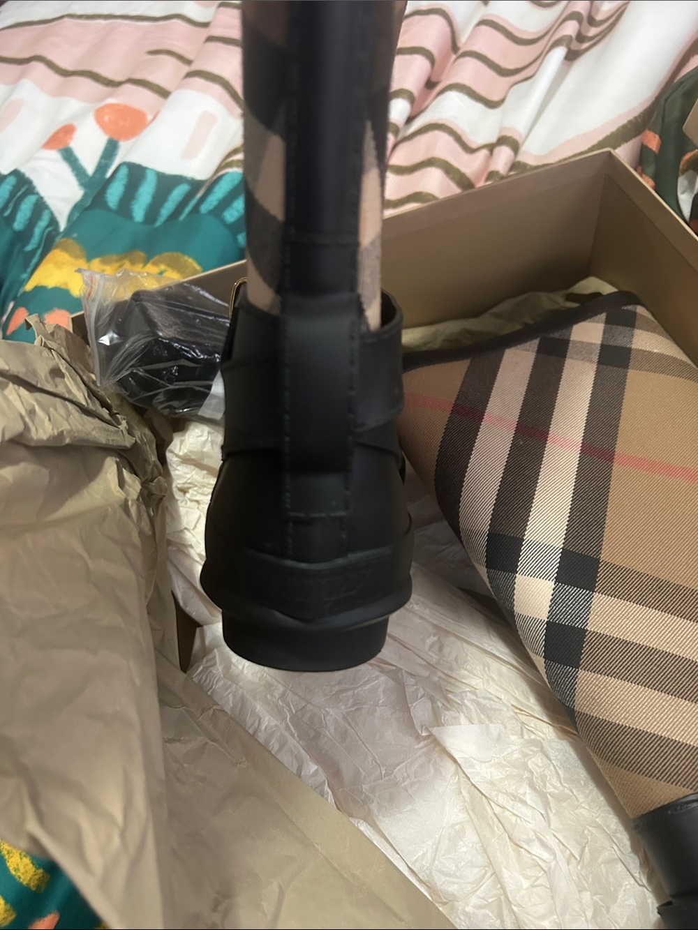Burberry Black Rubber & Beige Vintage Check Women’s Rain Boots - Picture 4 of 5